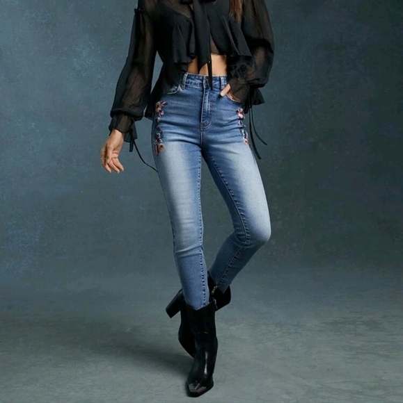 Embroidered Floral Stretch Skinny Jeans - Picture 1 of 4